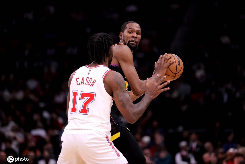 美记:杜兰特和伊森均在和火箭进行续约谈判